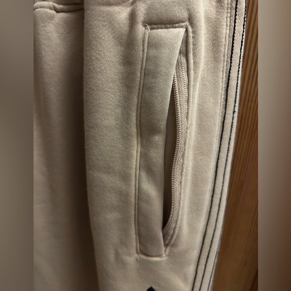 Adidas Original Fleece Joggers Size Large Beige/ Black - Picture 10 of 16